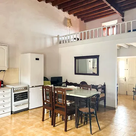 Traditional In Chora With Majestic Views Hébergement de vacances *